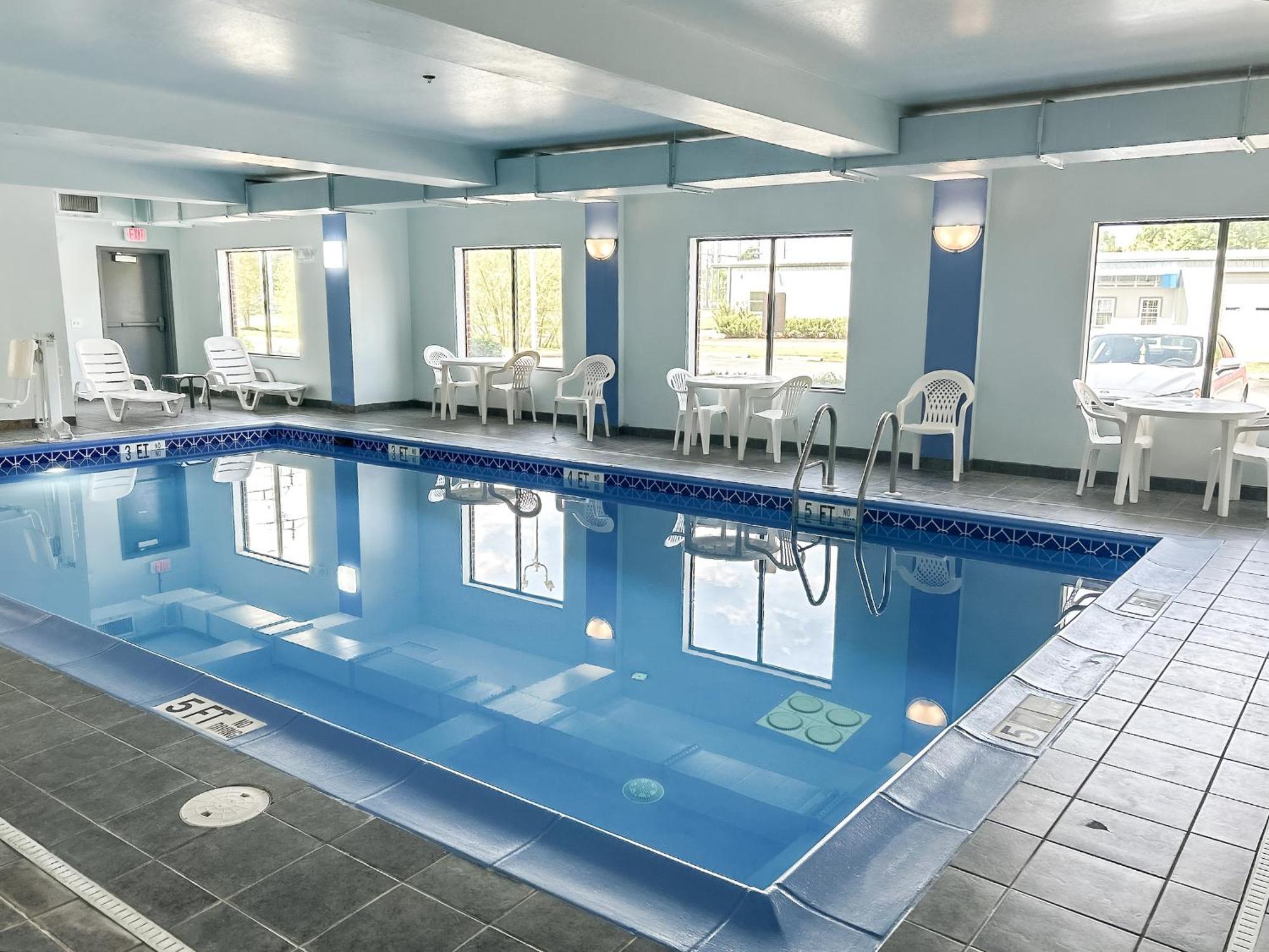 Comfort Inn & Suites Кеймбрідж Екстер'єр фото